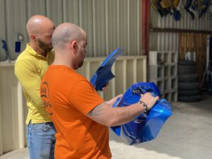 Vérifié que les teintes corresponde, c'est un travail que demande un temps considérable, car les peintures vieillissent et fanent, le code couleur ne suffit pas toujours