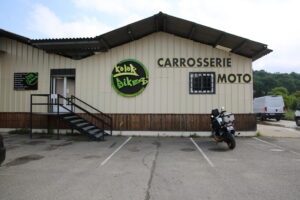 La façade de la carrosserie
